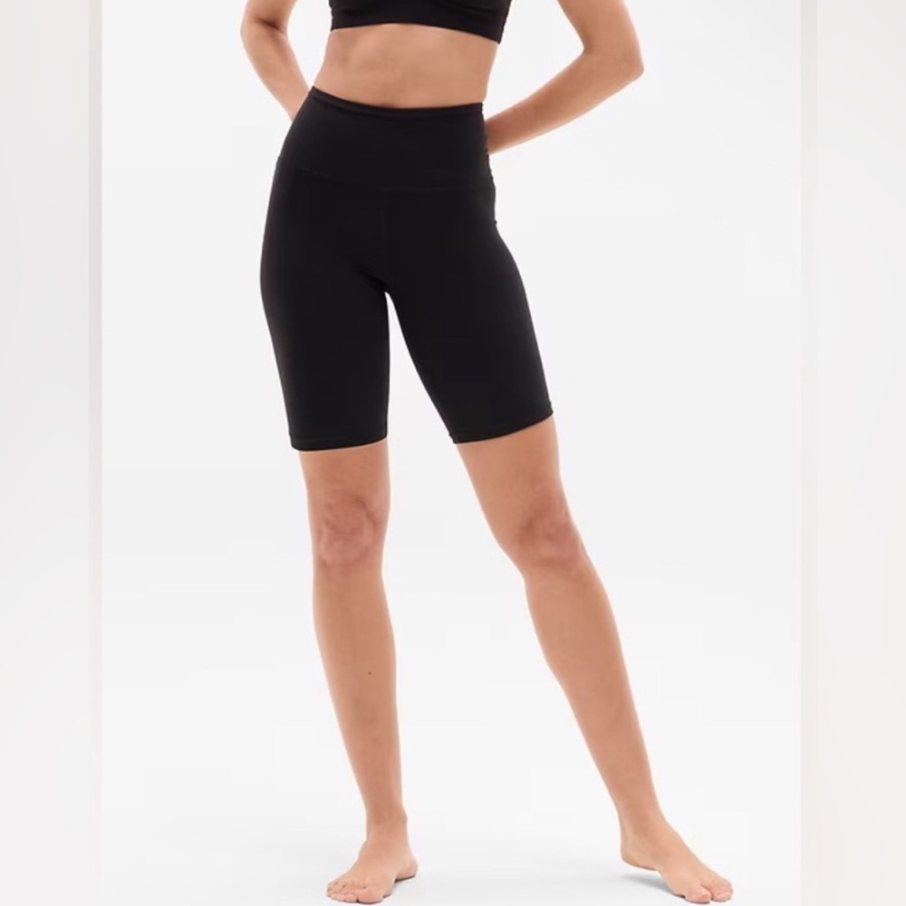 Athleta Women's Black Ultra High Rise Elation 9” Short M Medium EUC